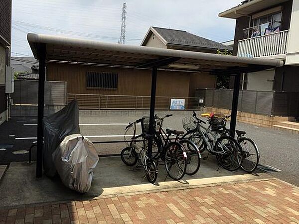 画像4:自転車も雨に当たらないように駐輪場も完備しております。