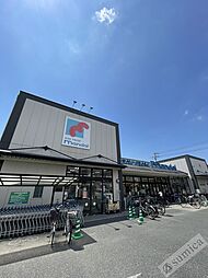 万代巽南店、なんでも揃うお得なスーパー 382m