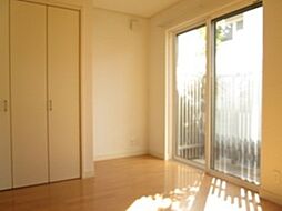 ガーデン 1階1LDKのリビング/ダイニング