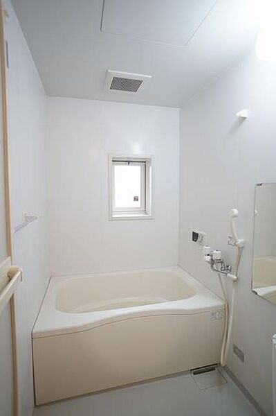 画像14:【浴室】1日の終わりは清潔感のある快適な空間で、ゆっくりと疲れを癒してください♪