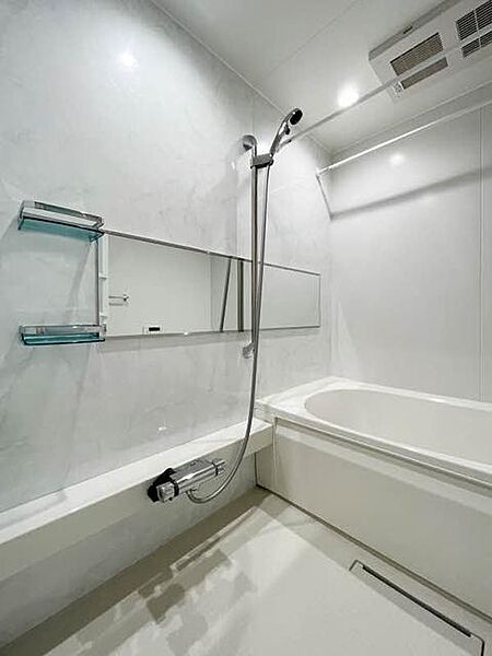 画像9:★浴室はアクセントパネルがとてもお洒落ですよ！なんと浴室暖房乾燥機もついてます！