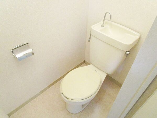 画像13:洋式トイレ。