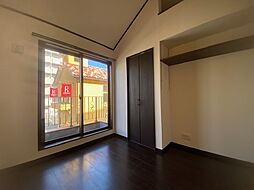 ROSSO&レジデンス A 1階ワンルームのリビング/ダイニング