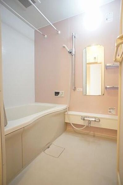 画像9:【浴室】1面のアクセントウォールが印象的なバスルームです☆