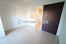 ライジングコート三宮マリーナシティ 5階ワンルームのリビング/ダイニング