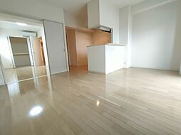 サニーコート向島 401 4階1LDKのリビング/ダイニング