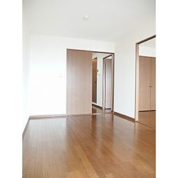 アンプルール フレア 3階2DKのリビング/ダイニング