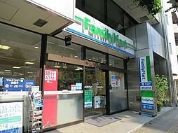 ファミリーマート浜松町二丁目店 882m