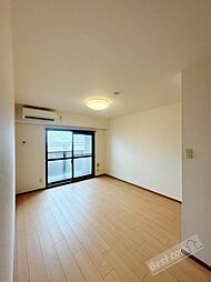 メゾン・クレール 106 1階ワンルームのリビング/ダイニング