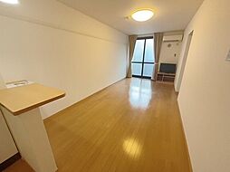 レオパレス21リバーアイランド 4階1LDKのリビング/ダイニング