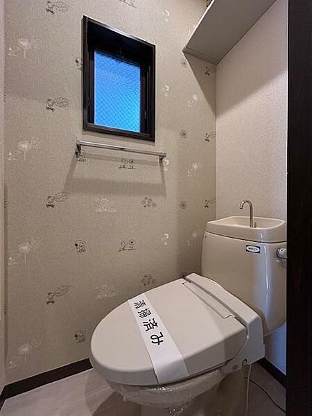 画像4:【トイレ】洗浄機能付き便座＆収納棚設置！