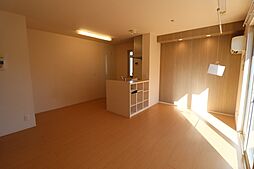 ベル・アジュール　B棟 102 1階1LDKのリビング/ダイニング