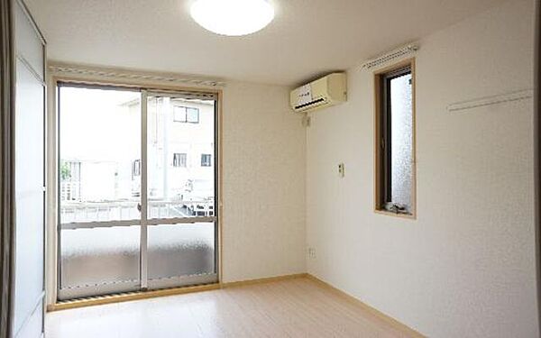 画像4:■南洋室■入居時に持ち込み・購入頂く必要がない嬉しいエアコン・ＬＥＤ照明付きです。