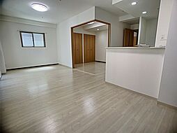 エル・イソベ三宮 808 8階2LDKのリビング/ダイニング