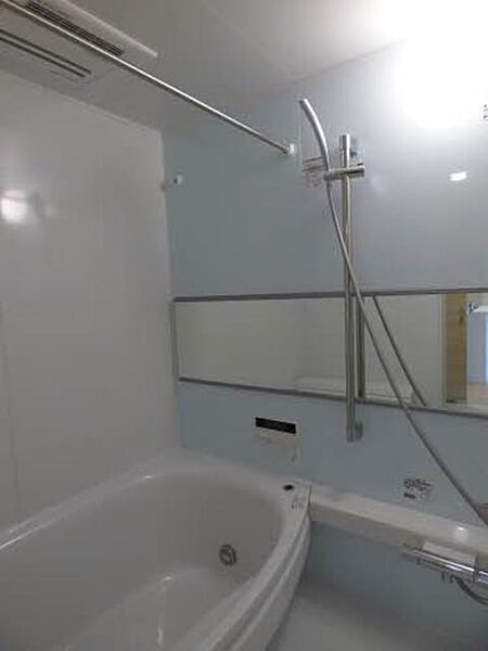 画像9:浴室です。浴室暖房乾燥機もあるので、寒い冬でもお風呂に行くのが怖くない！