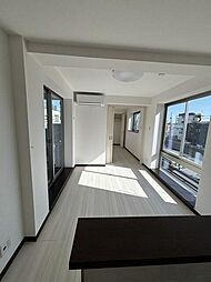 Lares East 3階2LDKのリビング/ダイニング