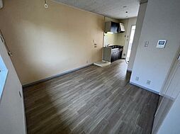 T・ハウス 2階ワンルームのリビング/ダイニング