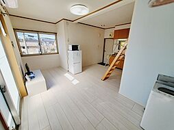 メゾンシャローム 203 2階ワンルームのリビング/ダイニング