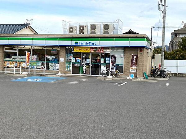画像27:ファミリーマート和歌山島橋南ノ丁店 779m