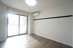 【洋室】お天気が悪い時やお帰りが遅い時に便利な『ホスクリーン』がついています!!室内にお洗濯物が干せます◎