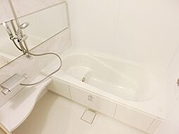 [風呂] 清潔感のあるバスルームです。