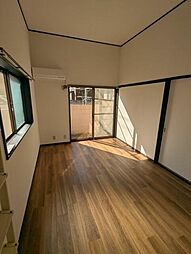 ウエストヒル 1階ワンルームのリビング/ダイニング