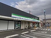 ファミリーマート 草加二丁目店 394m