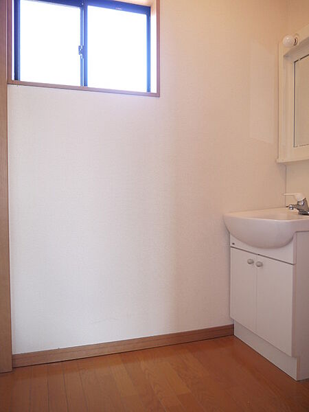 画像11:洗面所にも窓があります。