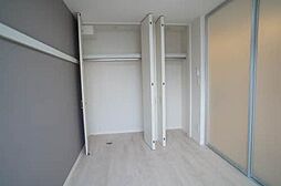 洋服をそのまま掛けられるクローゼットタイプの便利な収納です！