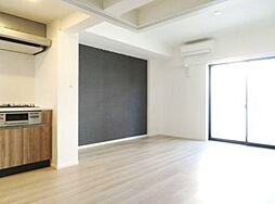 エストレージャス隨喜 1階1LDKのリビング/ダイニング