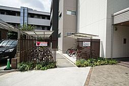 敷地内にご入居者様専用の屋根付き駐輪場がございます。