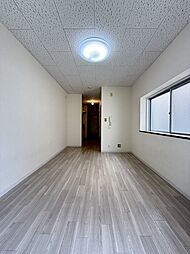 オクスフォードハイツ1 102 1階ワンルームのリビング/ダイニング