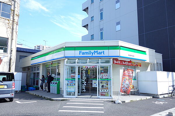 画像24:ファミリーマート新潟医学町通店 856m
