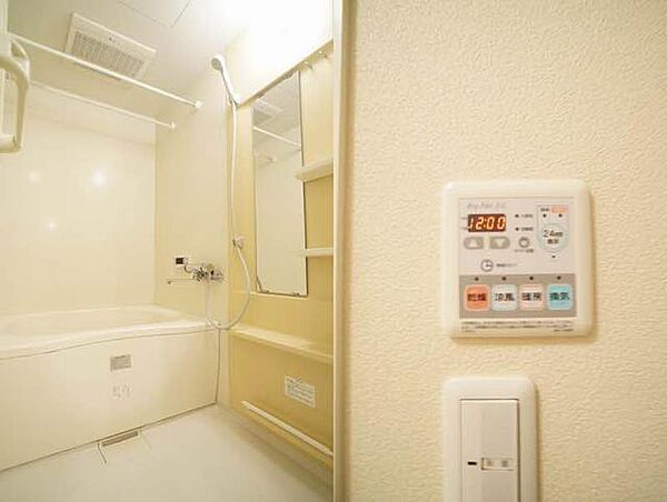 画像5:■浴室■　沸かし直しができて経済的な追焚機能だけでなく、浴室暖房乾燥機能付き♪