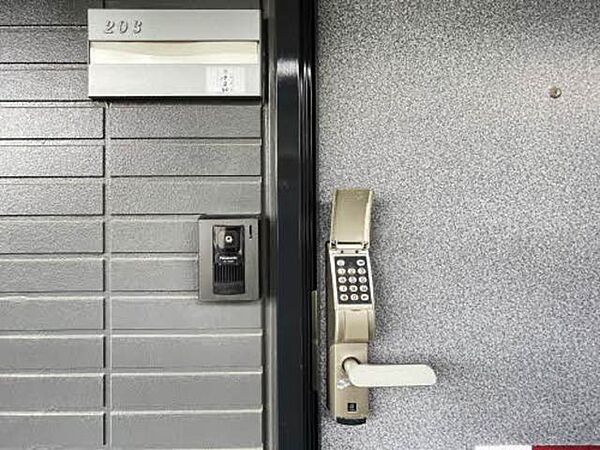 画像19:玄関キーはデジタルロックです。