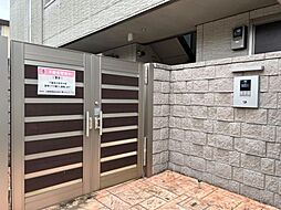 ■敷地エントランス門扉にオートロック付きです♪