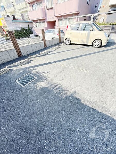 画像16:駐車場