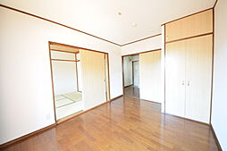 パークフルール 102 1階2DKのリビング/ダイニング