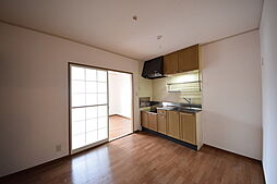 京王相模原線 南大沢駅 バス8分 下田下車 徒歩1分の賃貸アパート 1階3DKのリビング/ダイニング
