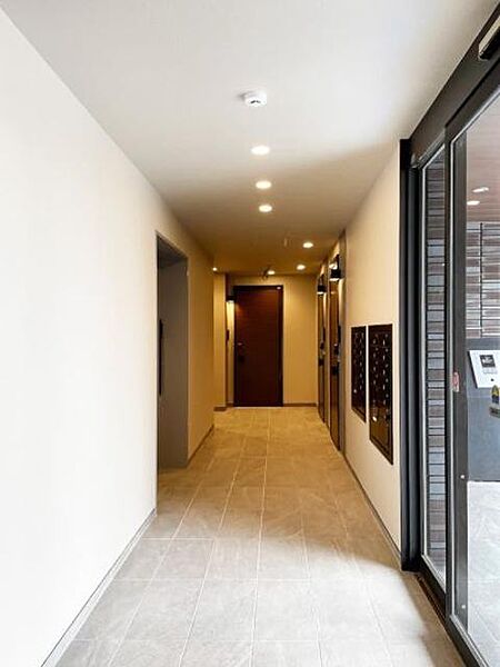 画像3:【内廊下】建物内廊下は、高級感があり、マンションの外側からの視線も遮断できます。