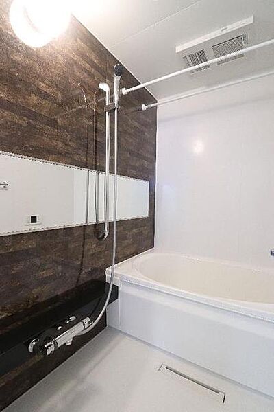 画像11:◇浴室◇　浴室乾燥機、追焚機能、物干しバーが付いており便利な仕様となっております♪
