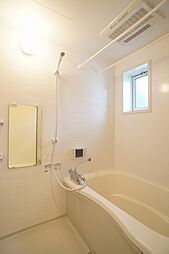[その他] 【バスルーム】お風呂。浴室乾燥機と24時間換気システムを設置しています。雨の日の洗濯や寒い日の入浴に強い味方です！