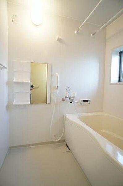 画像3:清潔感いっぱいのお風呂は一日の疲れを癒してくれる大切な入浴時間を作ってくれます