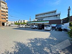 ファミリーマート南住吉店 387m