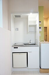 [キッチン] 一人暮らしには必要不可欠なミニ冷蔵庫設置済み！