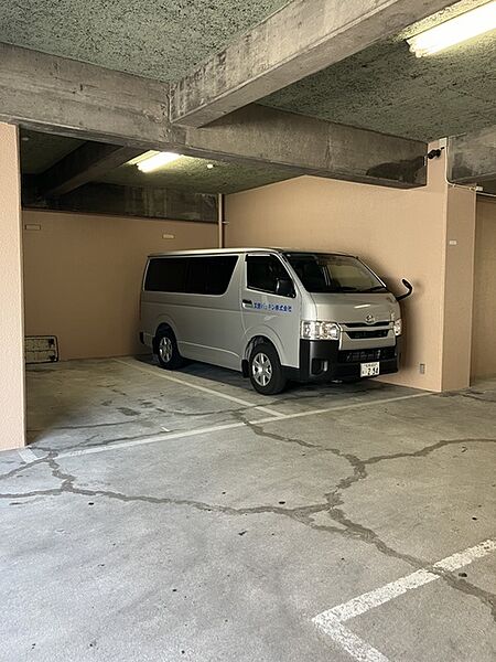 画像16:駐車場