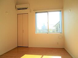 OVEST 1階ワンルームのリビング/ダイニング