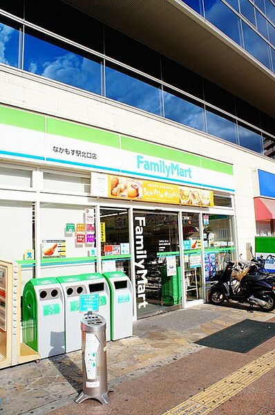 画像13:ファミリーマートなかもず駅北口店 849m