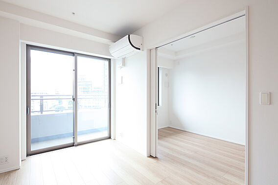 ＧＬＯＢＡＬＦＲＯＮＴＴＯＷＥＲ_内装_2