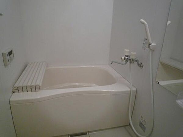 画像5:【浴室】追焚機能に加えて浴室乾燥暖房機つきです。快適なバスタイムをお過ごしください